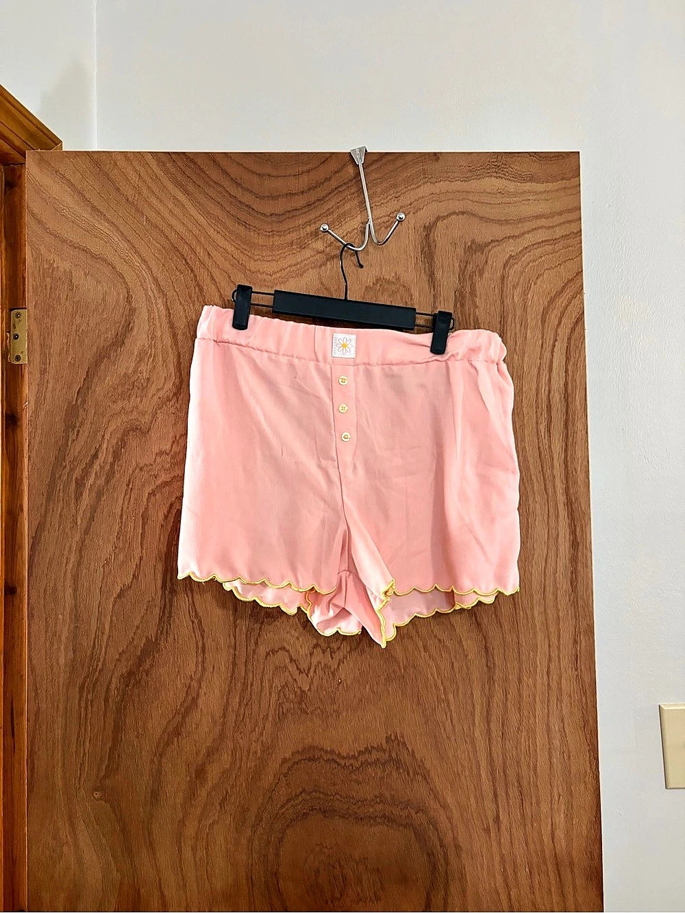 Rae Dunn Sleep Scalloped Shorts in Pink Size Large
